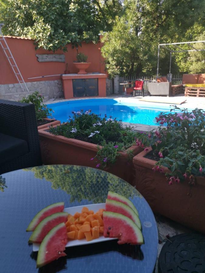 Private Riverside Villa Silvia Мостар Екстер'єр фото