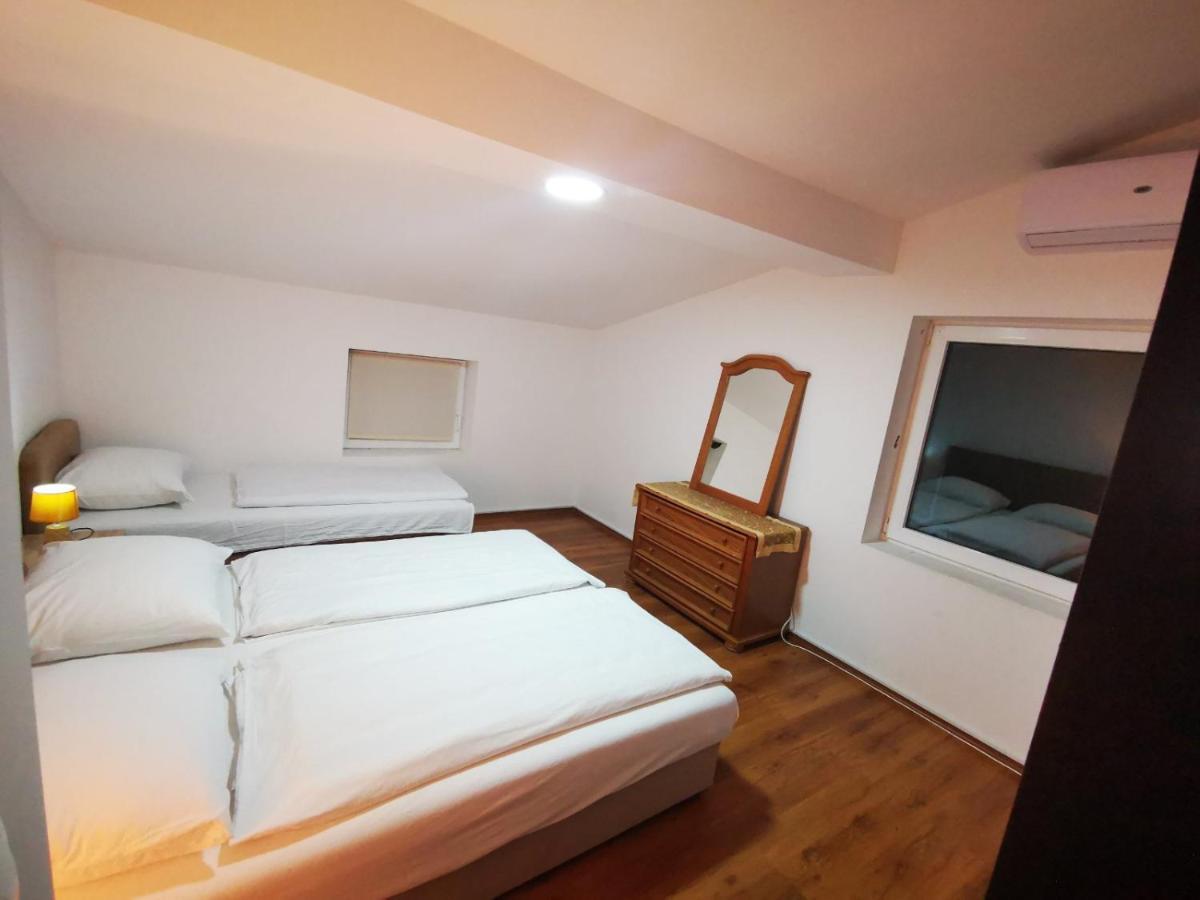 Private Riverside Villa Silvia Мостар Екстер'єр фото