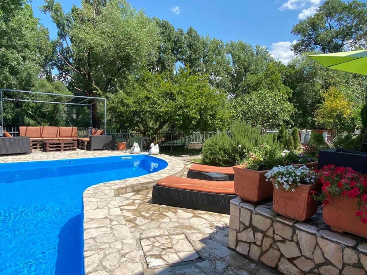 Private Riverside Villa Silvia Мостар Екстер'єр фото