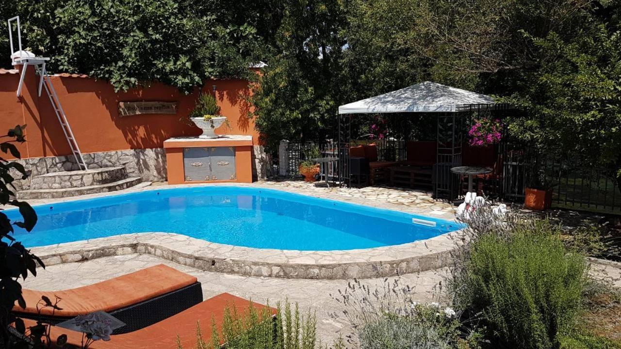 Private Riverside Villa Silvia Мостар Екстер'єр фото