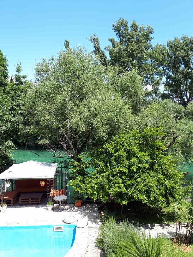 Private Riverside Villa Silvia Мостар Екстер'єр фото