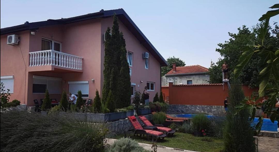 Private Riverside Villa Silvia Мостар Екстер'єр фото