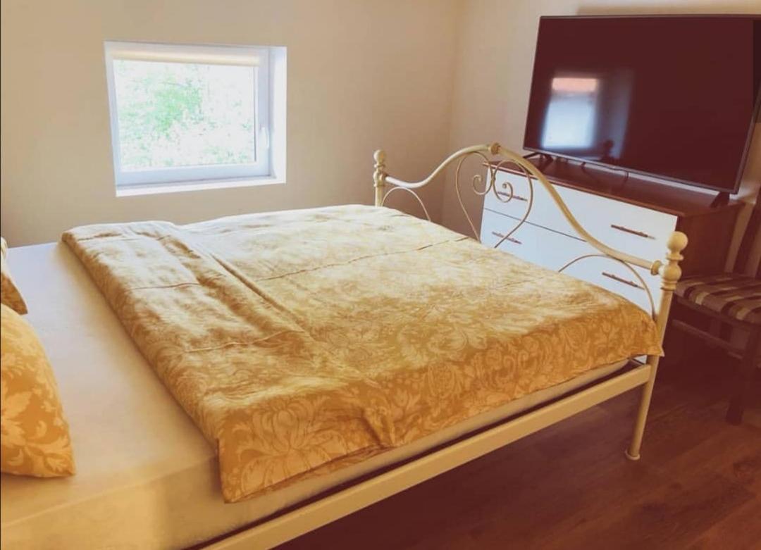 Private Riverside Villa Silvia Мостар Екстер'єр фото