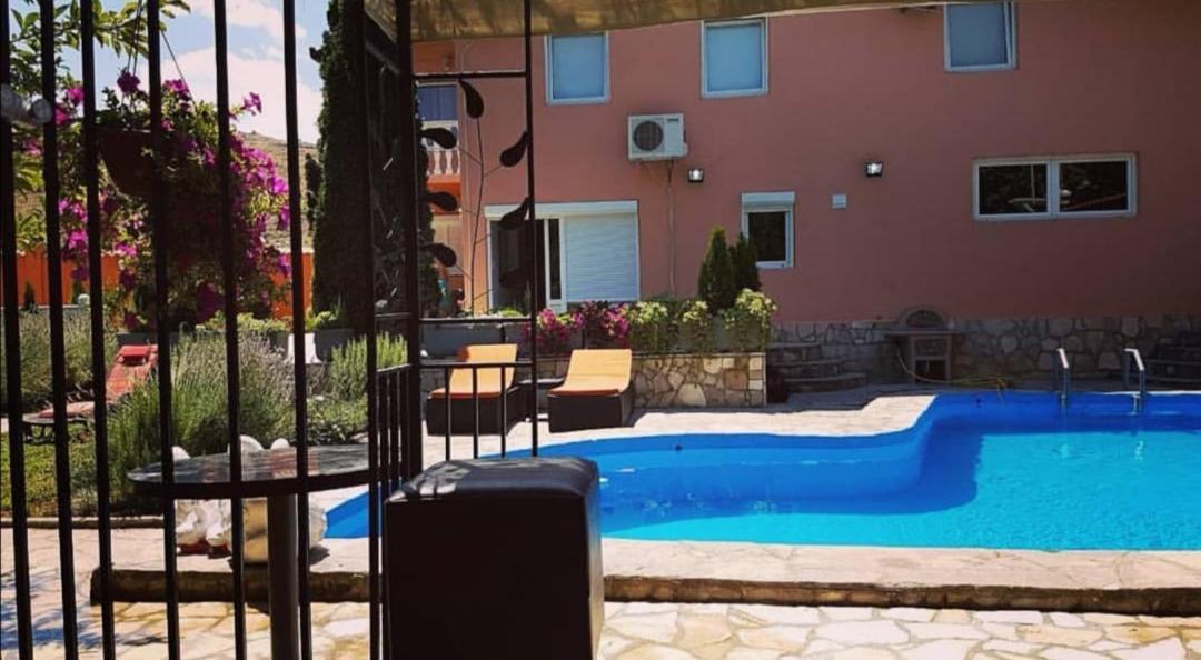 Private Riverside Villa Silvia Мостар Екстер'єр фото